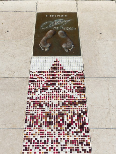 穆萨自出道